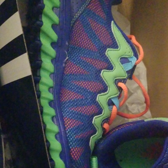 Running Shoe - Picture 2 of 2
